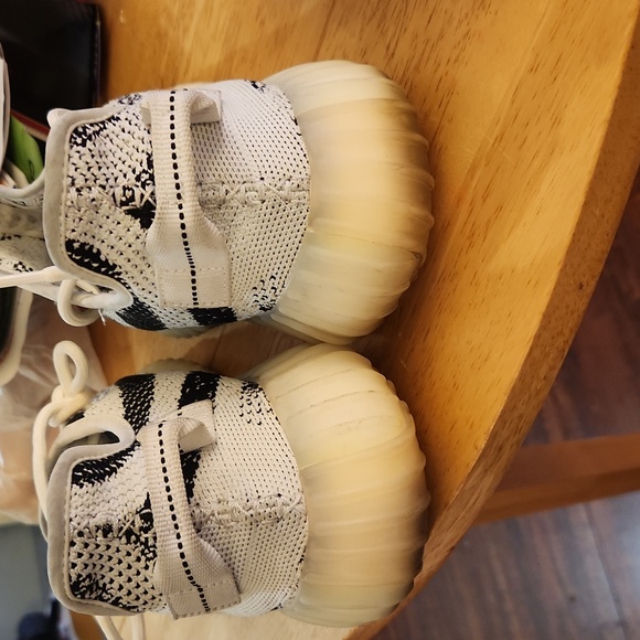 Adidas yeezy 350 Boost - Picture 2 of 5
